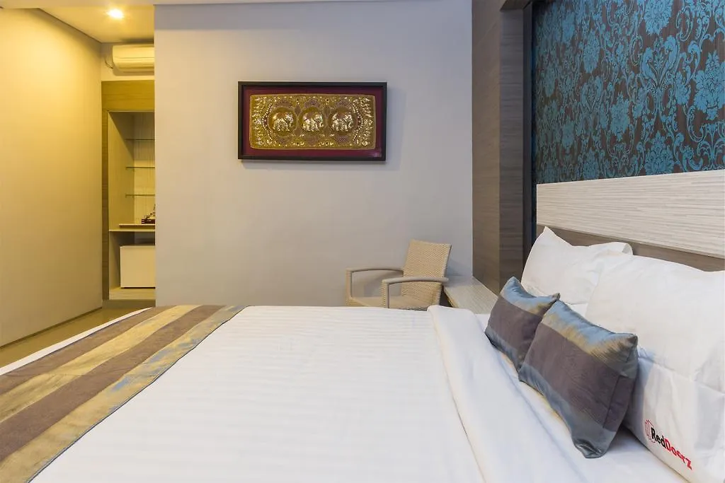 Reddoorz Plus @ Troppozone Legian Kuta  Guest house