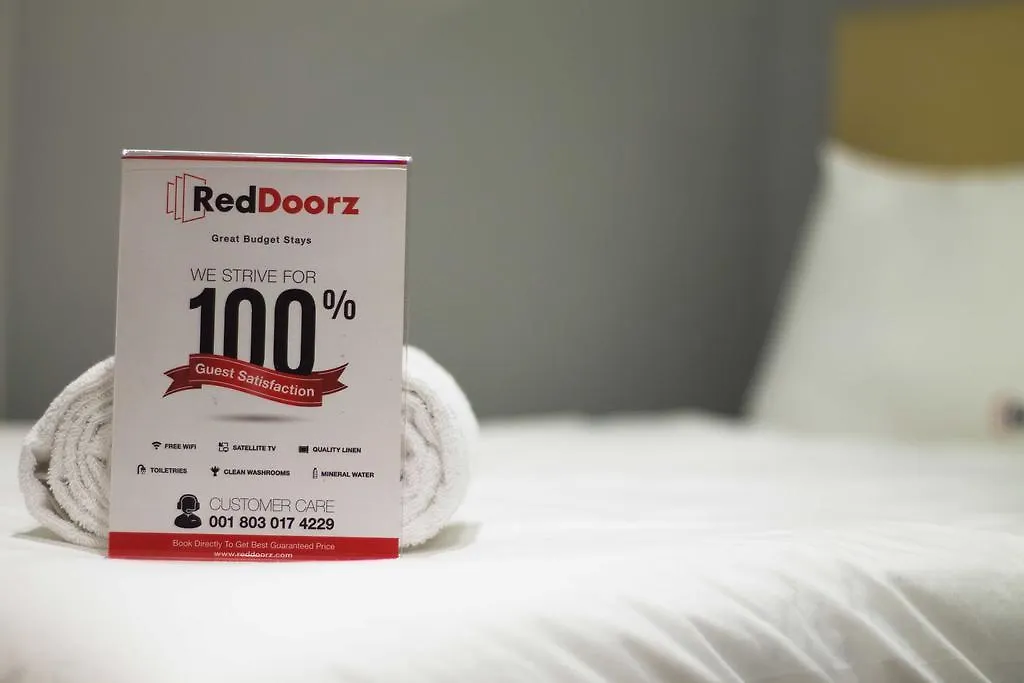 Reddoorz Plus @ Troppozone Legian Kuta  3*, Kuta (Bali)