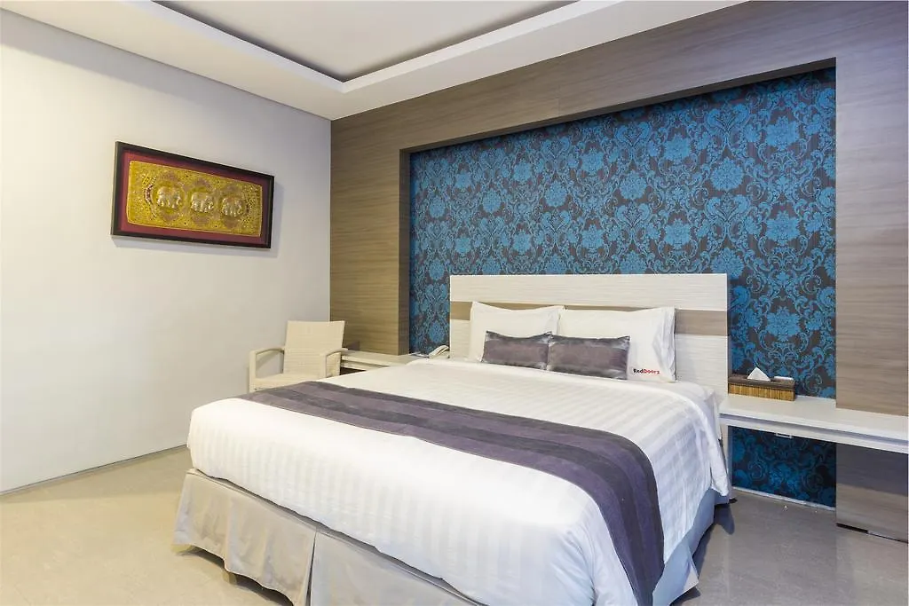 Guest house Reddoorz Plus @ Troppozone Legian Kuta