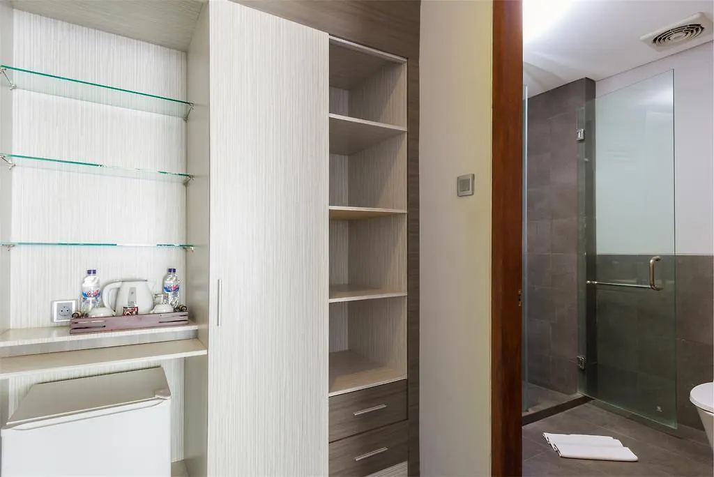 Reddoorz Plus @ Troppozone Legian Kuta  Guest house
